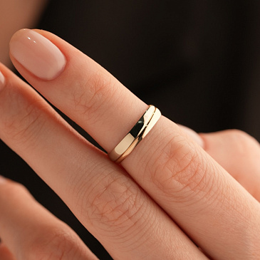 Обручальное кольцо из красного и белого золота 911345